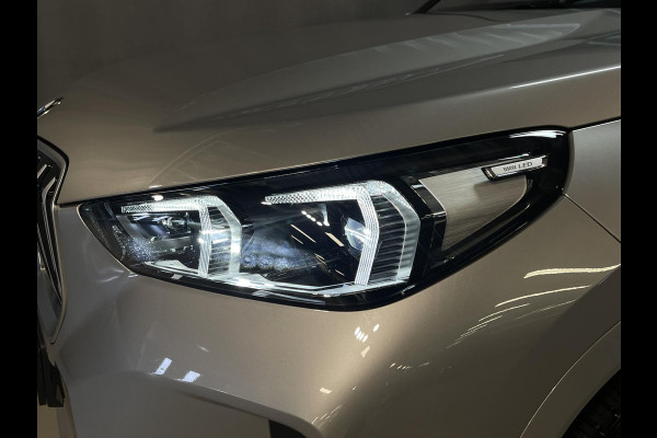 BMW X1 sDrive18i M Sport Shadow Line 18"/Sportstoelen/Keyless/Alarm/Adaptief LED/Stoelverwarming/Camera/Elektrisch klep