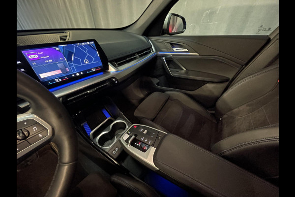 BMW X1 sDrive18i M Sport Shadow Line 18"/Sportstoelen/Keyless/Alarm/Adaptief LED/Stoelverwarming/Camera/Elektrisch klep