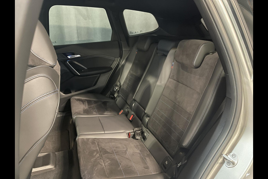 BMW X1 sDrive18i M Sport Shadow Line 18"/Sportstoelen/Keyless/Alarm/Adaptief LED/Stoelverwarming/Camera/Elektrisch klep