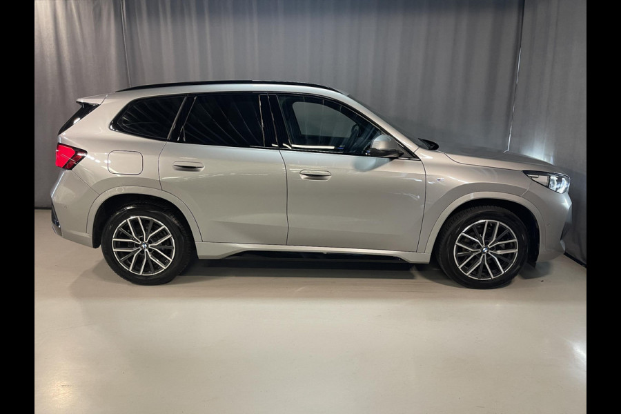 BMW X1 sDrive18i M Sport Shadow Line 18"/Sportstoelen/Keyless/Alarm/Adaptief LED/Stoelverwarming/Camera/Elektrisch klep