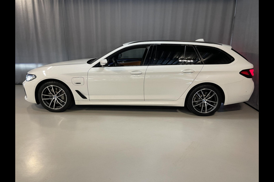 BMW 5 Serie Touring 530e xDrive High Executive M Sport 18"/Trekhaak/Laser LED/Leder/Head-up/Keyless/Stoelverwarming/Adaptieve cruise/Dodehoek/Camera/Apple Carplay & Android Auto/HiFi