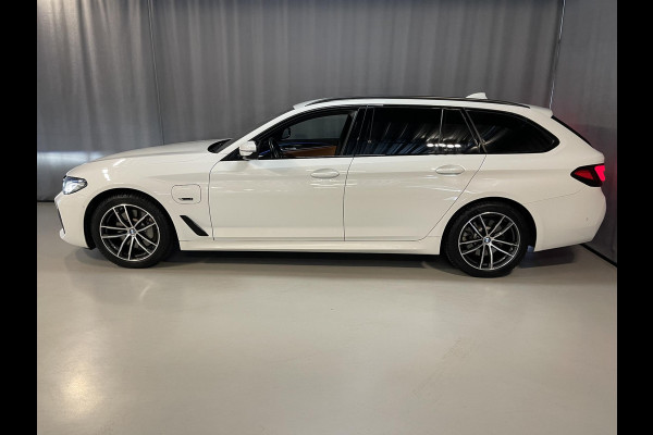 BMW 5 Serie Touring 530e xDrive High Executive M Sport 18"/Trekhaak/Laser LED/Leder/Head-up/Keyless/Stoelverwarming/Adaptieve cruise/Dodehoek/Camera/Apple Carplay & Android Auto/HiFi