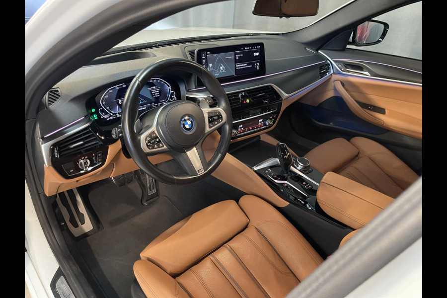BMW 5 Serie Touring 530e xDrive High Executive M Sport 18"/Trekhaak/Laser LED/Leder/Head-up/Keyless/Stoelverwarming/Adaptieve cruise/Dodehoek/Camera/Apple Carplay & Android Auto/HiFi
