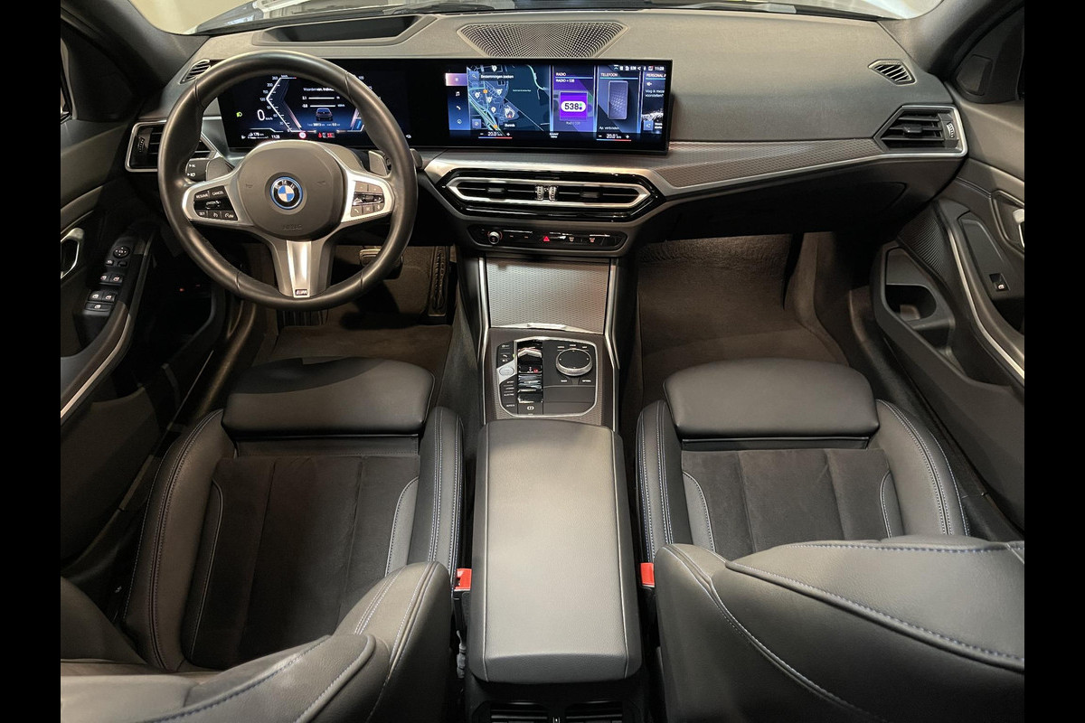BMW 3 Serie Touring 330e xDrive M Sport 18"/Panoramadak/Trekhaak/Dodehoek/Keyless/Head-up/Laser LED/Camera/HiFi/Stoelverwarming
