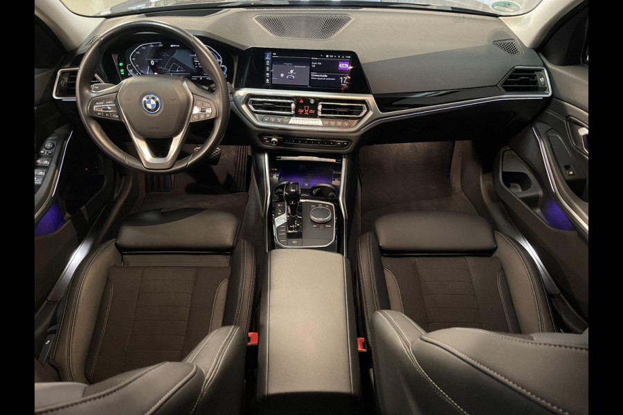 BMW 3 Serie Touring 330e xDrive Business Edition Plus 18"/Trekhaak/Laser LED/Head-up/Stoelverwarming/Elektrische klep/Keyless/Apple Carplay & Android Auto
