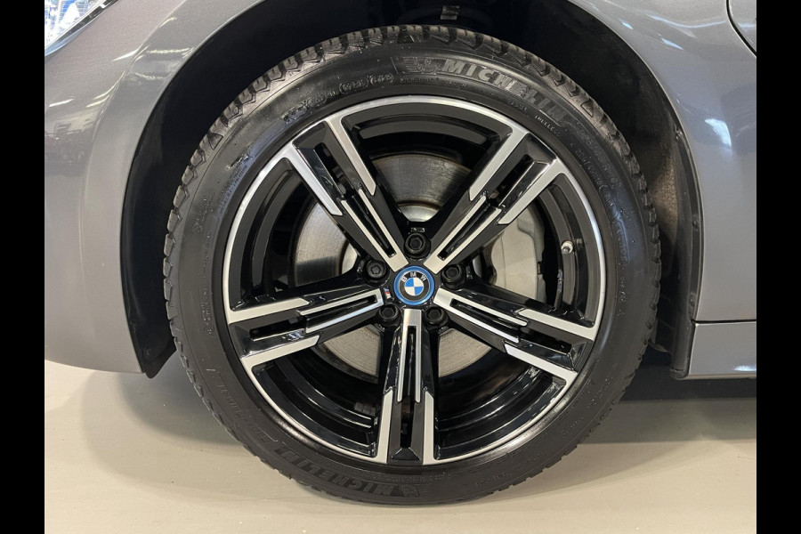 BMW 3 Serie Touring 330e xDrive Business Edition Plus 18"/Trekhaak/Laser LED/Head-up/Stoelverwarming/Elektrische klep/Keyless/Apple Carplay & Android Auto