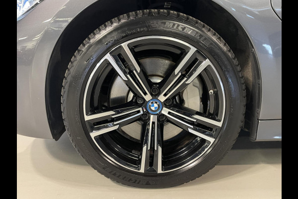 BMW 3 Serie Touring 330e xDrive Business Edition Plus 18"/Trekhaak/Laser LED/Head-up/Stoelverwarming/Elektrische klep/Keyless/Apple Carplay & Android Auto