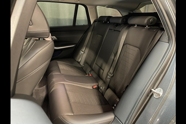 BMW 3 Serie Touring 330e xDrive Business Edition Plus 18"/Trekhaak/Laser LED/Head-up/Stoelverwarming/Elektrische klep/Keyless/Apple Carplay & Android Auto