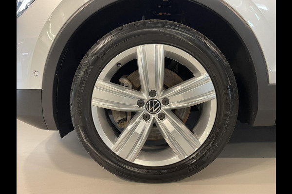 Volkswagen Tiguan 1.4 TSI eHybrid Elegance 19"/Panoramadak/Trekhaak/IQ Lights/Dodehoek/Camera/Adaptieve cruise/Elektrische klep/Stoel + stuurverwarming