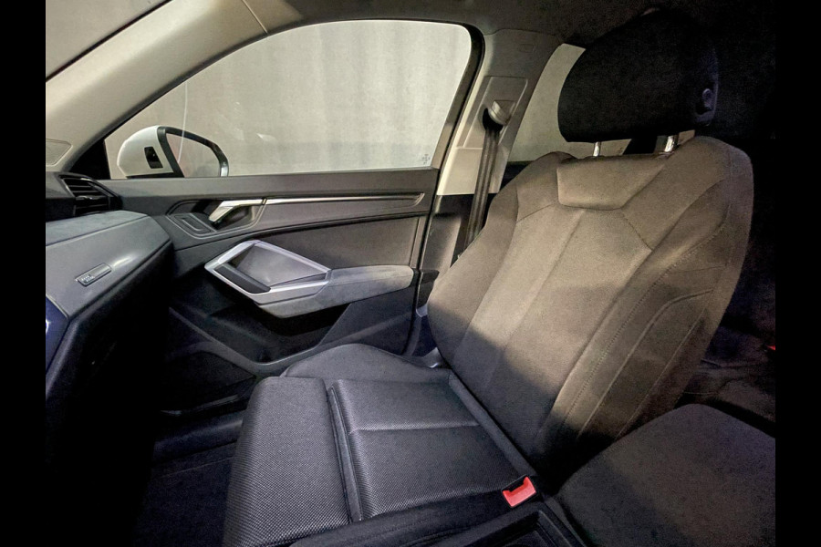 Audi Q3 Sportback 45 TFSI e S Edition 20"/Adaptieve cruise/Dodehoek/LED/Elektrische klep/Keyless/Stoelverwarming/PDC v+a/Apple Carplay & Android Auto
