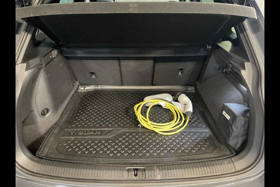 Volkswagen Tiguan 1.4 TSI eHybrid R-Line Business+ 19"/VOL Leder + memory/Panoramadak/360 camera/Elektrische klep/Dodehoek/Stuur + stoelverwarming
