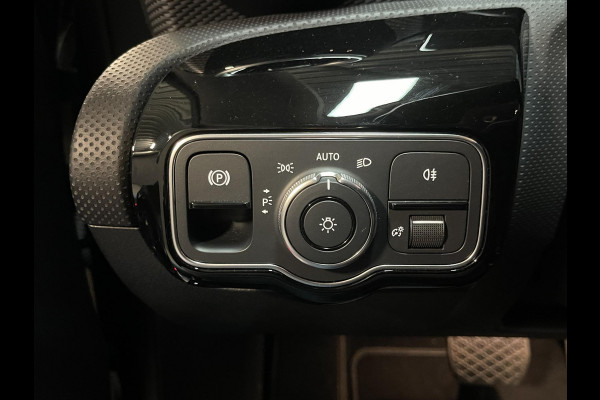 Mercedes-Benz CLA-Klasse Shooting Brake 250 e 17"/Apple Carplay & Android Auto/LED/Stoelverwarming/Camera/Climate