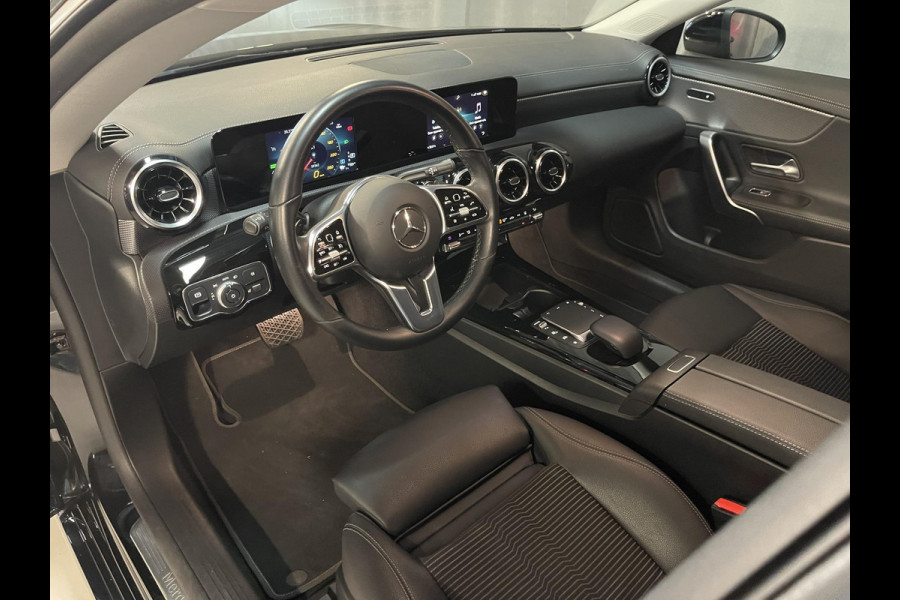 Mercedes-Benz CLA-Klasse Shooting Brake 250 e 17"/Apple Carplay & Android Auto/LED/Stoelverwarming/Camera/Climate