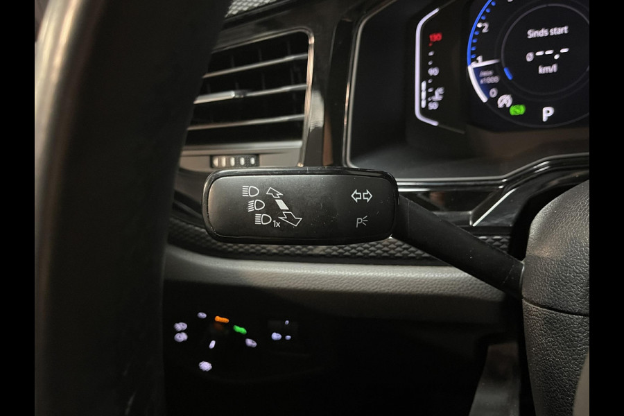 Volkswagen Polo 1.0 TSI Life 15"/Virtual cockpit/Stoelverwarming/PDC v+a/Apple Carplay & Android Auto/DAB/LED