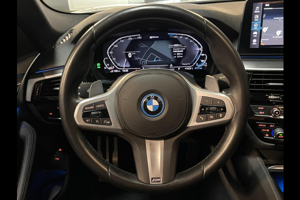 BMW 5 Serie 530e Business Edition Plus M Sport 19"/Schuif-kanteldak/Trekhaak/Camera/Stoelverwarming + memory/PDC v+a/LED