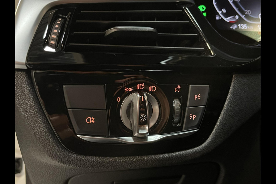 BMW 5 Serie 530e Business Edition Plus M Sport 19"/Schuif-kanteldak/Trekhaak/Camera/Stoelverwarming + memory/PDC v+a/LED