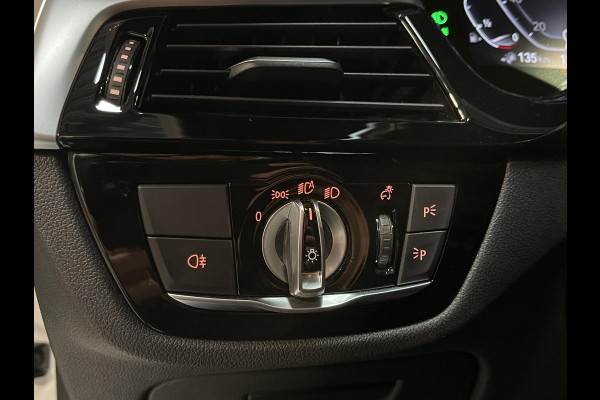 BMW 5 Serie 530e Business Edition Plus M Sport 19"/Schuif-kanteldak/Trekhaak/Camera/Stoelverwarming + memory/PDC v+a/LED