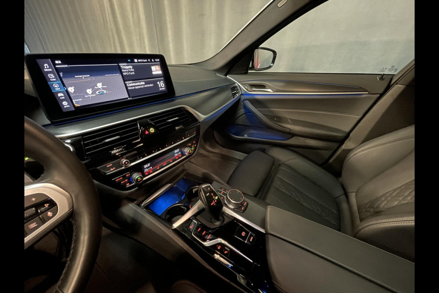 BMW 5 Serie 530e Business Edition Plus M Sport 19"/Schuif-kanteldak/Trekhaak/Camera/Stoelverwarming + memory/PDC v+a/LED