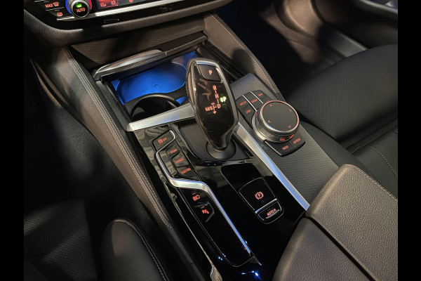 BMW 5 Serie 530e Business Edition Plus M Sport 19"/Schuif-kanteldak/Trekhaak/Camera/Stoelverwarming + memory/PDC v+a/LED