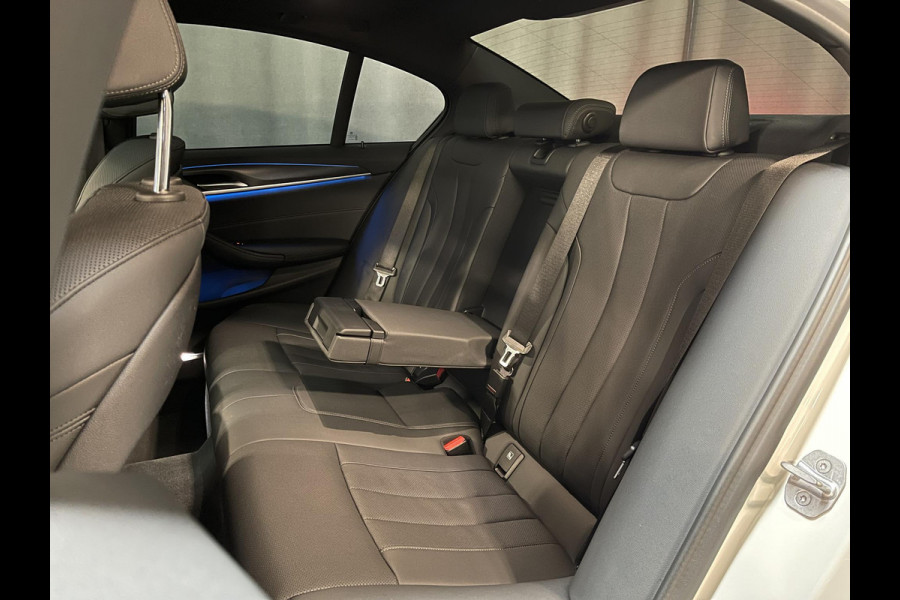 BMW 5 Serie 530e Business Edition Plus M Sport 19"/Schuif-kanteldak/Trekhaak/Camera/Stoelverwarming + memory/PDC v+a/LED