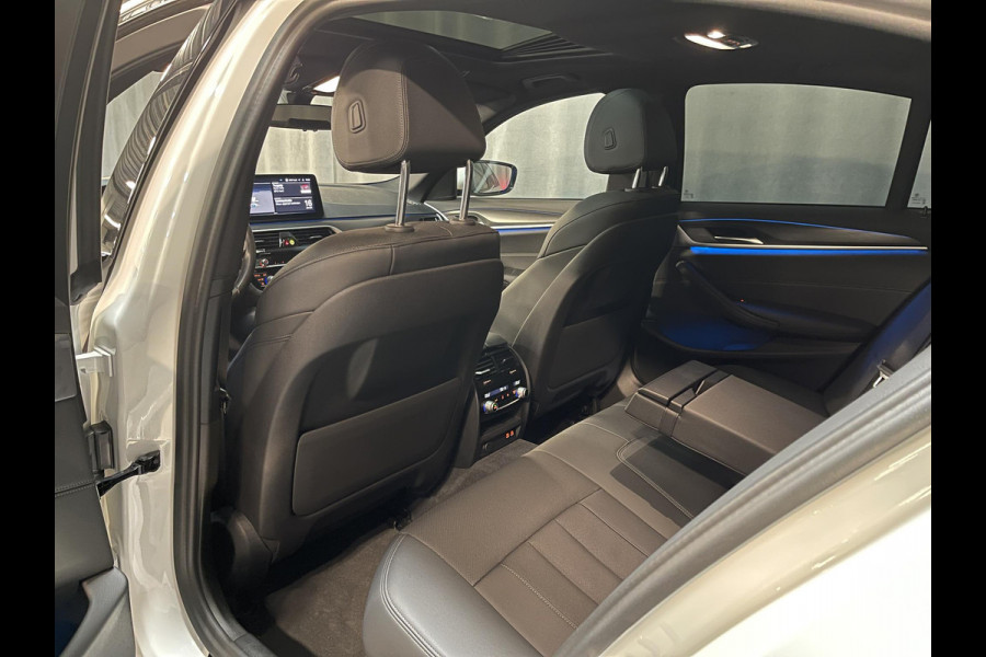 BMW 5 Serie 530e Business Edition Plus M Sport 19"/Schuif-kanteldak/Trekhaak/Camera/Stoelverwarming + memory/PDC v+a/LED