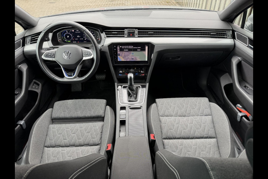 Volkswagen Passat Variant 1.4 TSI PHEV GTE Business 17"/Trekhaak/IQ Lights/Stoelverwarming/Camera/Apple Carplay & Android Auto