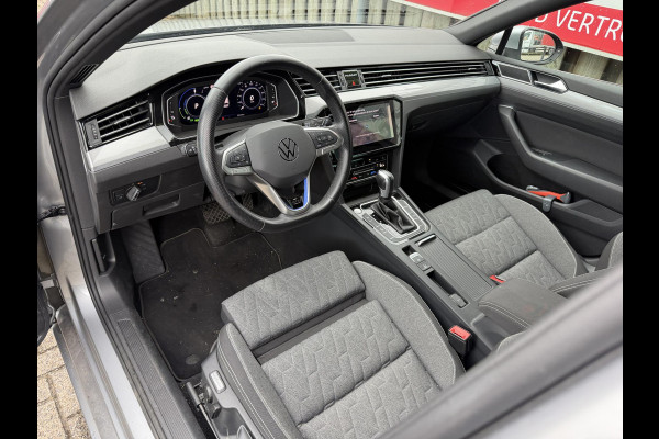 Volkswagen Passat Variant 1.4 TSI PHEV GTE Business 17"/Trekhaak/IQ Lights/Stoelverwarming/Camera/Apple Carplay & Android Auto