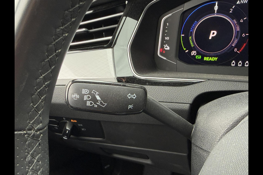 Volkswagen Passat Variant 1.4 TSI PHEV GTE Business 17"/Trekhaak/IQ Lights/Stoelverwarming/Camera/Apple Carplay & Android Auto