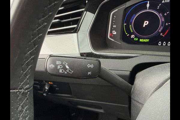 Volkswagen Passat Variant 1.4 TSI PHEV GTE Business 17"/Trekhaak/IQ Lights/Stoelverwarming/Camera/Apple Carplay & Android Auto