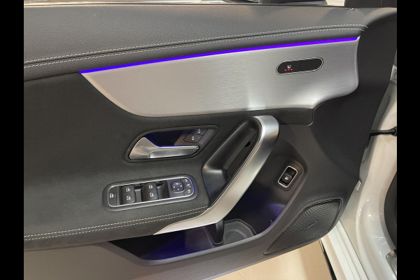 Mercedes-Benz CLA-Klasse 250 e Advantage AMG Line 18"/Dodehoek/Trekhaak/Camera/Sfeerverlichting/Stoelverwarming