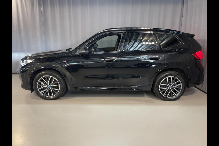BMW X1 xDrive 25e M-Sport Shadow Line 18''/Sportstoelen/Keyless/Stoelverwarming/Camera/Elektrisch klep