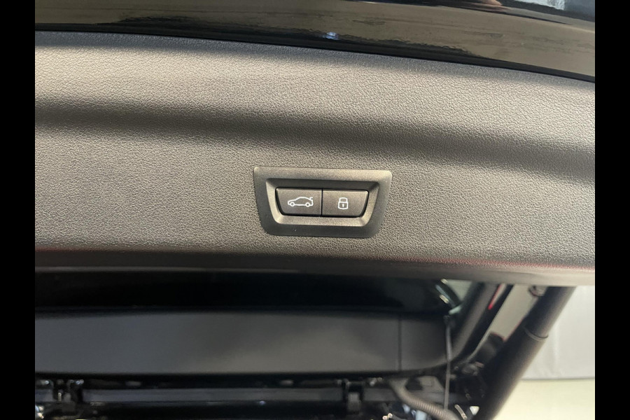 BMW X1 xDrive 25e M-Sport Shadow Line 18''/Sportstoelen/Keyless/Stoelverwarming/Camera/Elektrisch klep