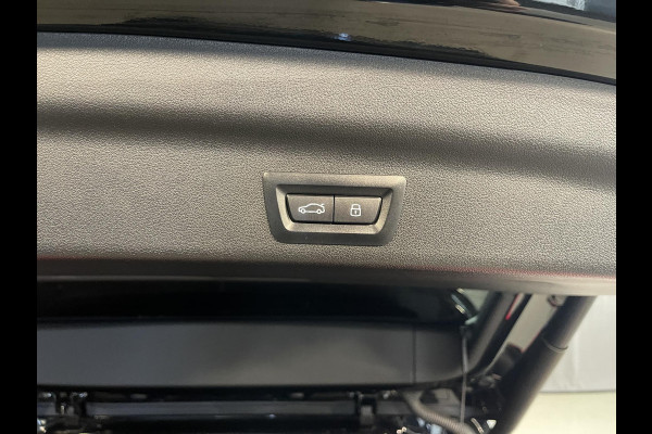 BMW X1 xDrive 25e M-Sport Shadow Line 18''/Sportstoelen/Keyless/Stoelverwarming/Camera/Elektrisch klep