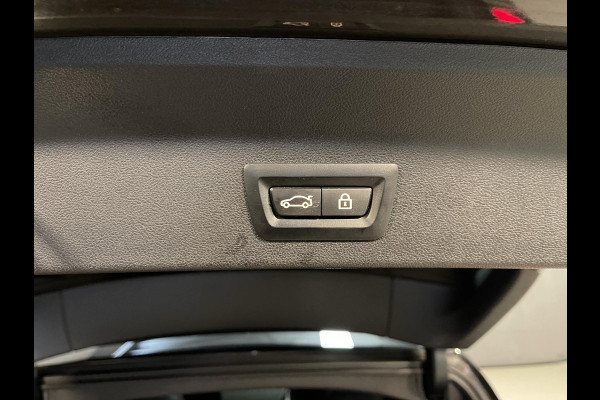 BMW X3 xDrive30e High Executive M Sport 19"/Leder/Panoramadak/Trekhaak/Keyless/Head-up/Stoelverwarming/Sfeerverlichting/Camera/Apple Carplay & Android Auto