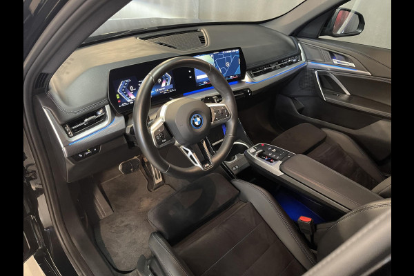 BMW X1 xDrive 25e M-Sport Shadow Line 18''/Sportstoelen/Keyless/Stoelverwarming/Camera/Elektrisch klep