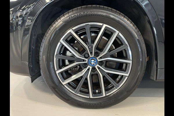 BMW X1 xDrive 25e M-Sport Shadow Line 18''/Sportstoelen/Keyless/Stoelverwarming/Camera/Elektrisch klep
