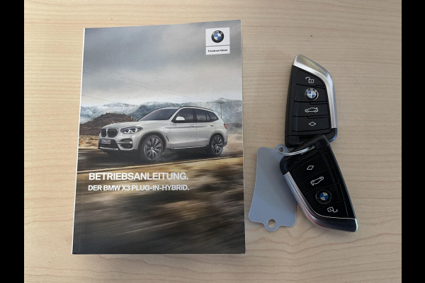 BMW X3 xDrive30e High Executive M Sport 19"/Leder/Panoramadak/Trekhaak/Keyless/Head-up/Stoelverwarming/Sfeerverlichting/Camera/Apple Carplay & Android Auto