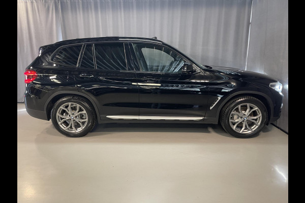 BMW X3 xDrive30e High Executive X Line 19"/Panoramadak/Trekhaak/360 camera/Adaptieve cruise/Dodehoek/Stoel + stuurverwarming/Head-up
