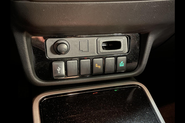 Mitsubishi Outlander 2.4 PHEV Intense 18"/Adaptieve cruise/Dodehoek/LED/Stoelverwarming/PDC v+a/Camera/Apple Carplay & Android Auto