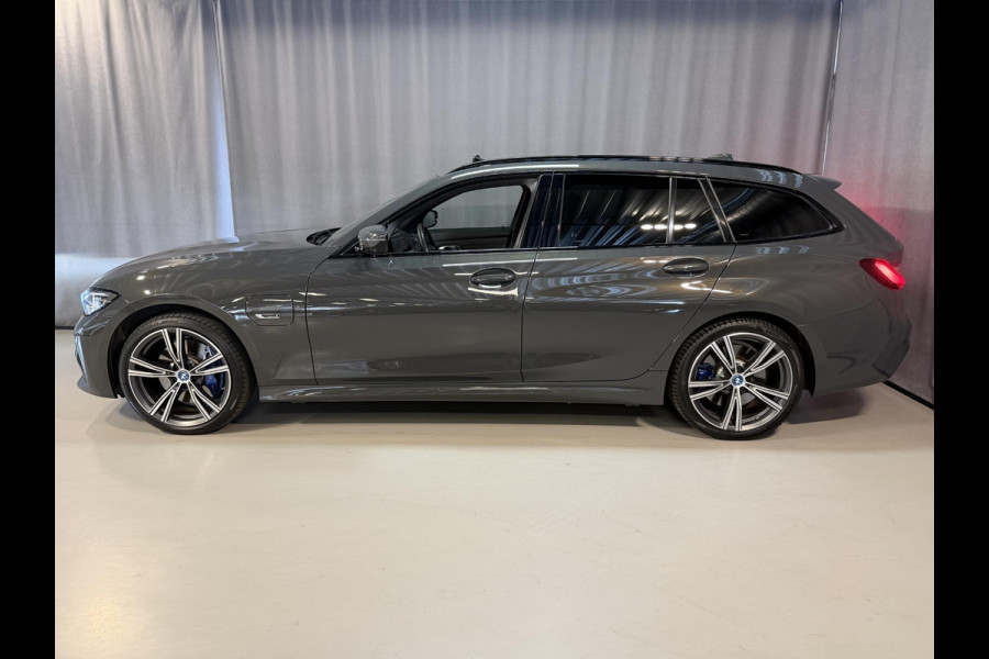 BMW 3 Serie Touring 330e xDrive High Executive 19"/Panoramadak/Adaptieve cruise/Stoelverwarming + memory/Laser LED/360 camera/Head-up/Keyless