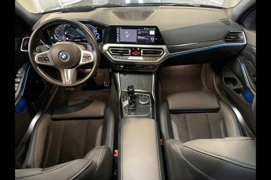 BMW 3 Serie Touring 330e xDrive High Executive 19"/Panoramadak/Adaptieve cruise/Stoelverwarming + memory/Laser LED/360 camera/Head-up/Keyless