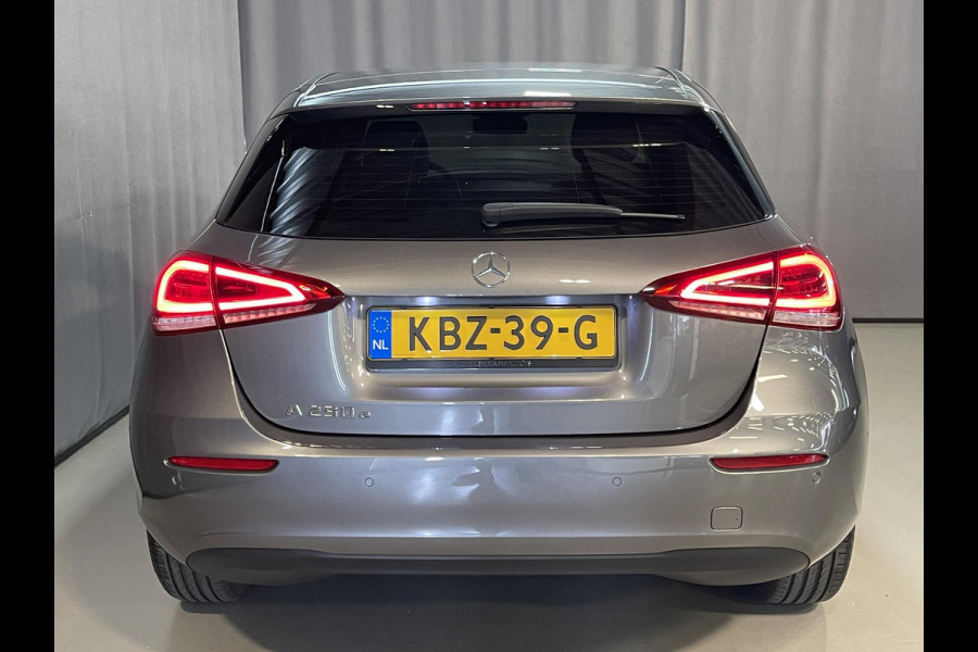 Mercedes-Benz A-Klasse 250 e 17"/Dodehoek/Camera/PDC v+a/Apple Carplay & Android Auto/DAB/Navigatie/Climate