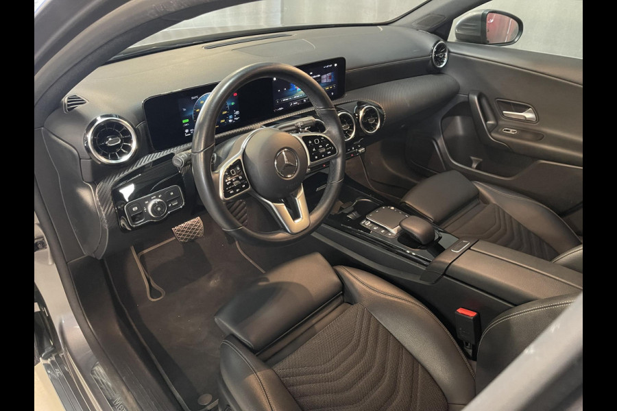 Mercedes-Benz A-Klasse 250 e 17"/Dodehoek/Camera/PDC v+a/Apple Carplay & Android Auto/DAB/Navigatie/Climate