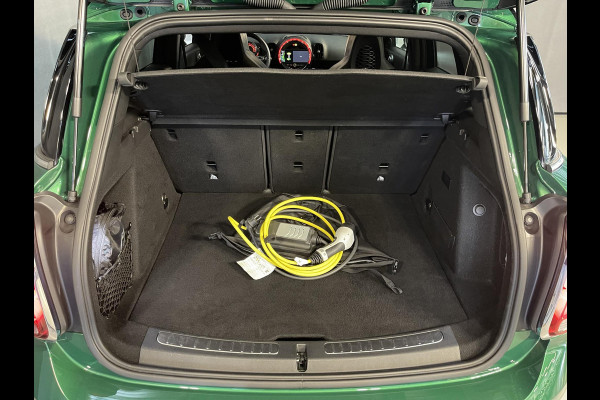 MINI Countryman 1.5 Cooper S E ALL4 Salt John Cooper Works 19"/Panoramadak/JCW sportstoelen + stoelverwarming/Harman Kardon/Keyless/Apple Carplay & Android Auto/Camera