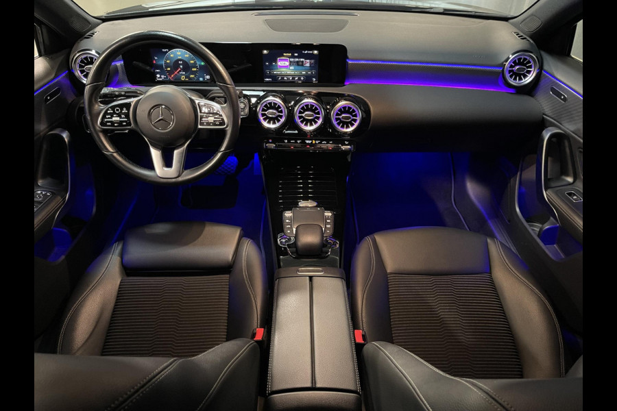 Mercedes-Benz A-Klasse 180 Advantage 17"/Sfeerverlichting/LED/Climate/Stoelverwarming/Apple Carplay & Android Auto