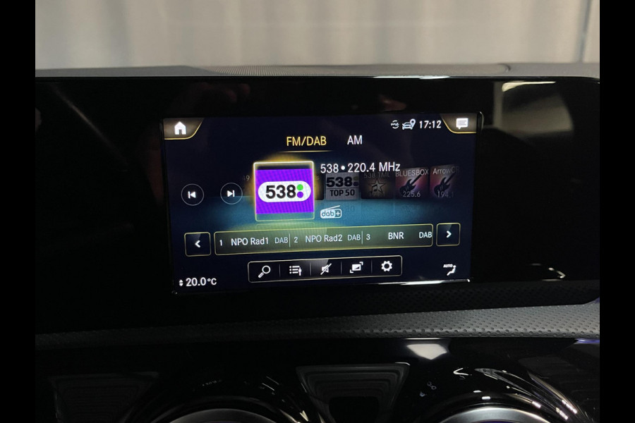Mercedes-Benz A-Klasse 180 Advantage 17"/Sfeerverlichting/LED/Climate/Stoelverwarming/Apple Carplay & Android Auto