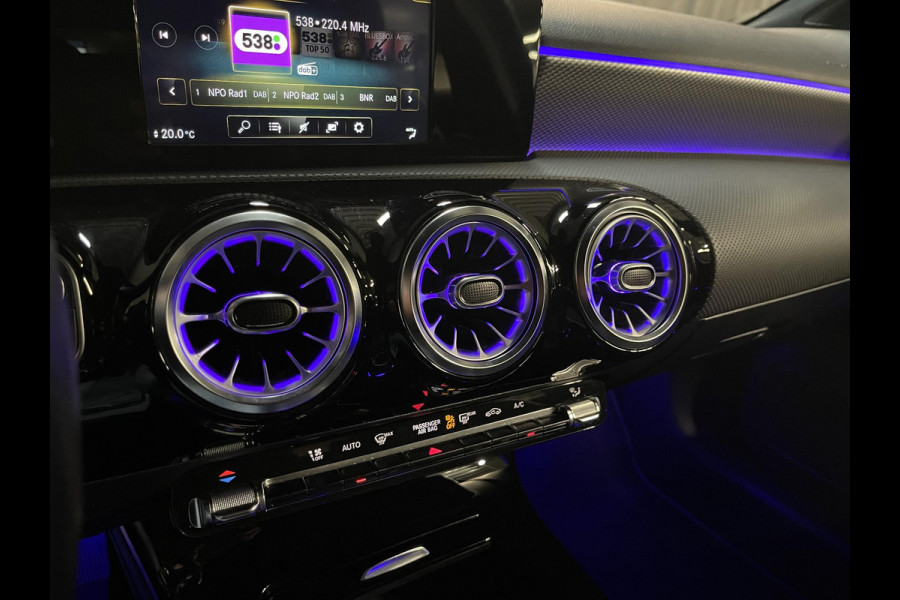 Mercedes-Benz A-Klasse 180 Advantage 17"/Sfeerverlichting/LED/Climate/Stoelverwarming/Apple Carplay & Android Auto