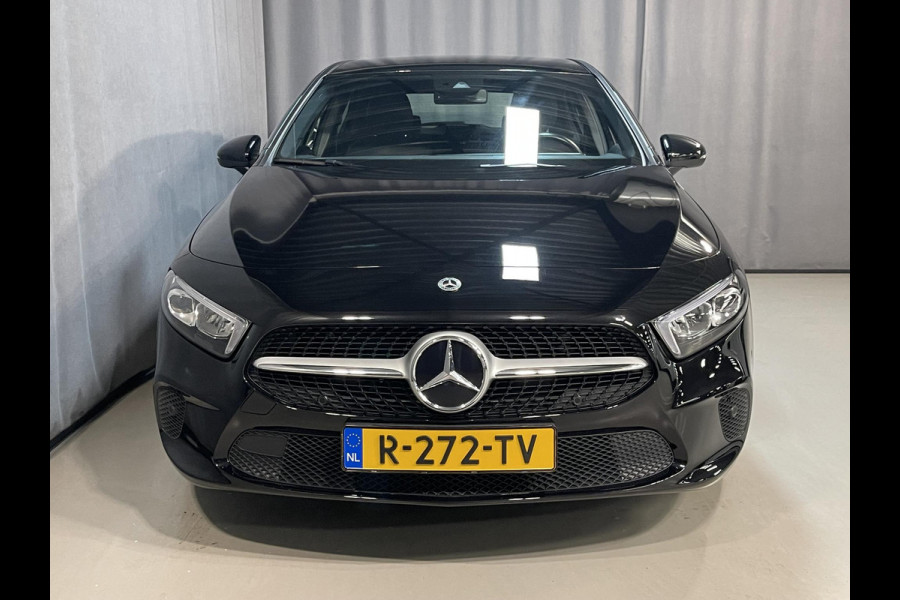 Mercedes-Benz A-Klasse 180 Advantage 17"/Sfeerverlichting/LED/Climate/Stoelverwarming/Apple Carplay & Android Auto