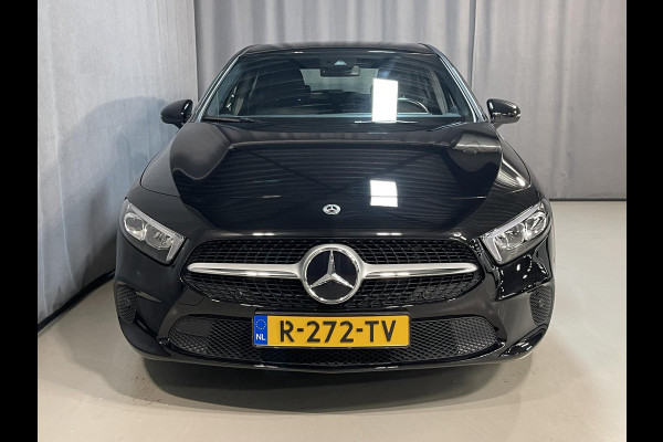 Mercedes-Benz A-Klasse 180 Advantage 17"/Sfeerverlichting/LED/Climate/Stoelverwarming/Apple Carplay & Android Auto