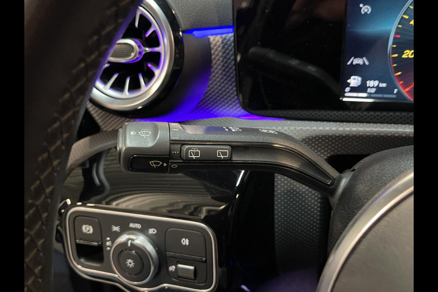 Mercedes-Benz A-Klasse 180 Advantage 17"/Sfeerverlichting/LED/Climate/Stoelverwarming/Apple Carplay & Android Auto